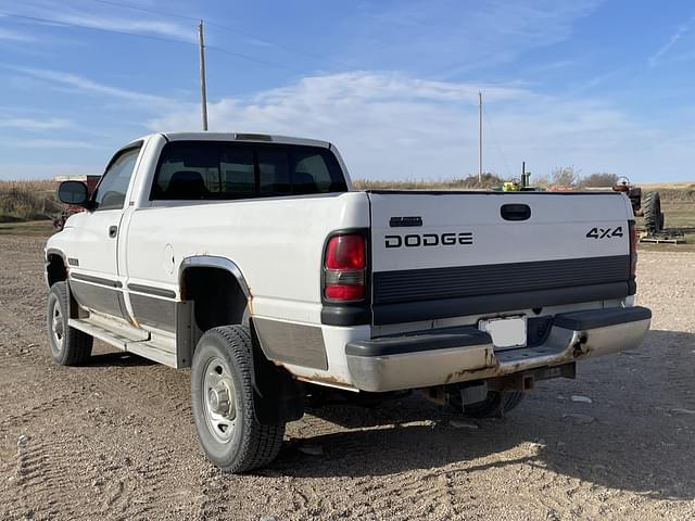 Image of Dodge Ram 2500 equipment image 2