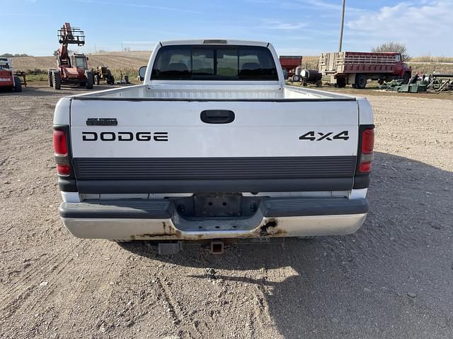 Image of Dodge Ram 2500 equipment image 3