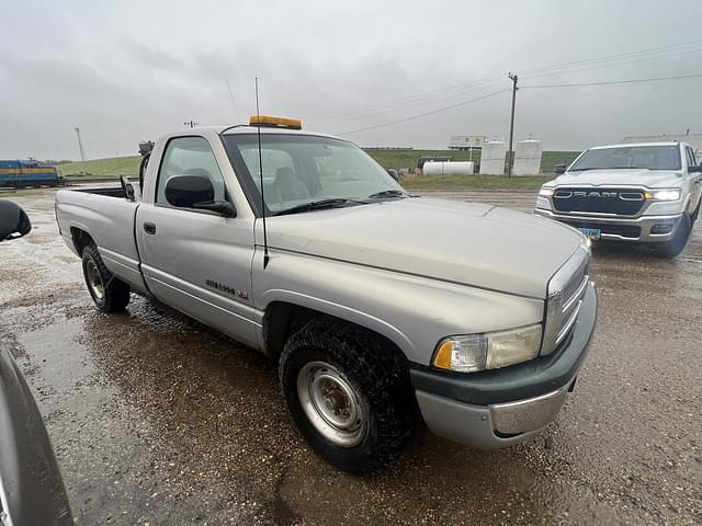 Image of Dodge Ram 2500 equipment image 2