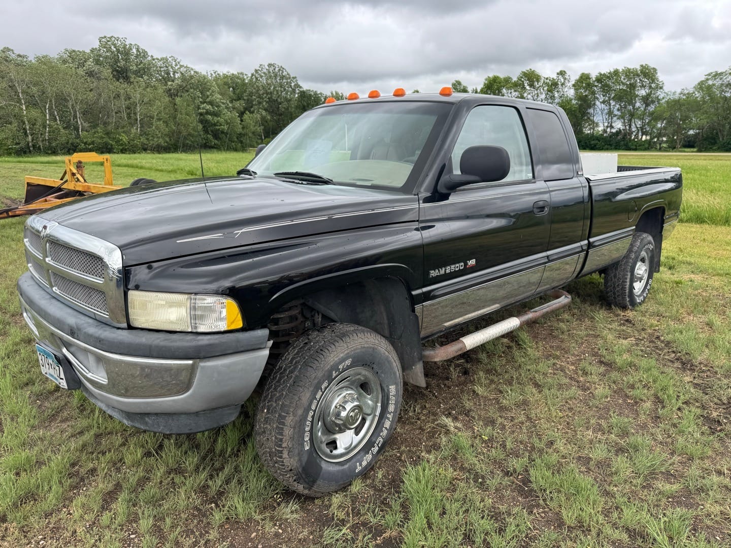 1998 Dodge Ram 2500 Equipment Image0