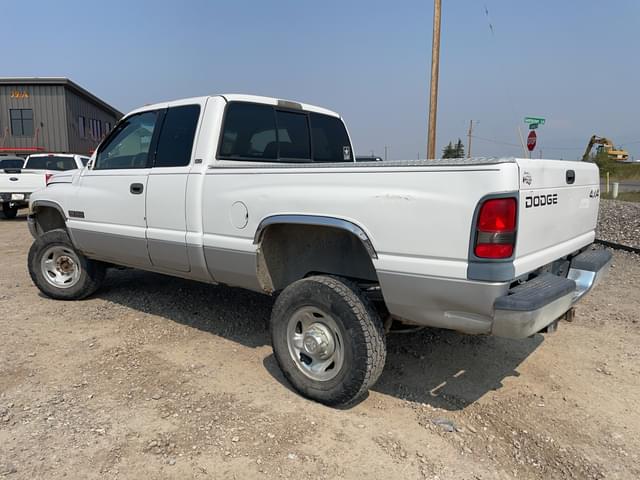 Image of Dodge Ram 2500 equipment image 2