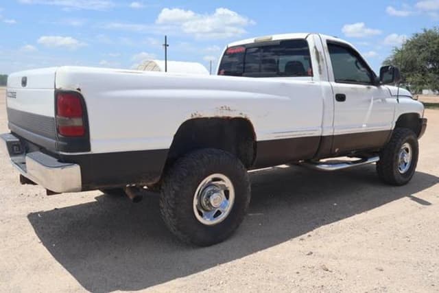 Image of Dodge Ram 2500 equipment image 2