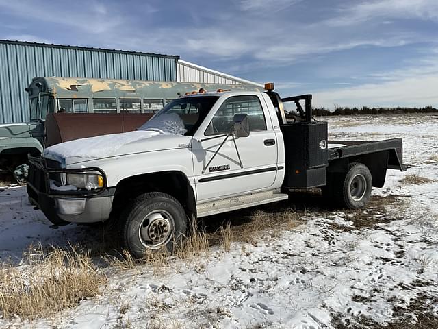 Image of Dodge Ram 3500 equipment image 3