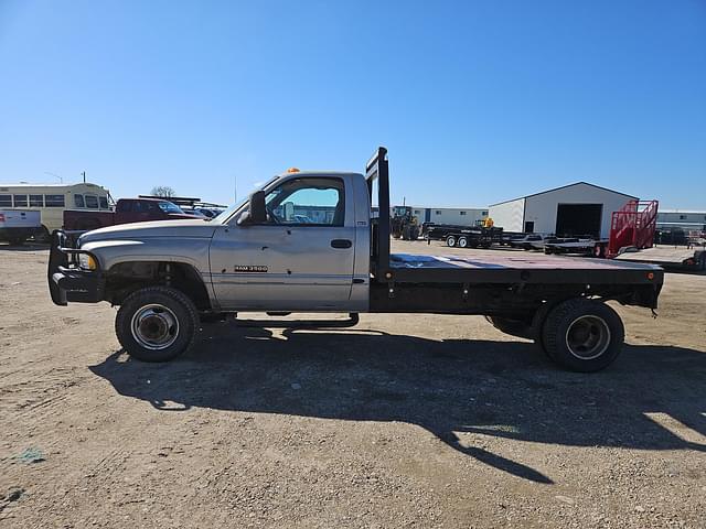 Image of Dodge Ram 3500 equipment image 3