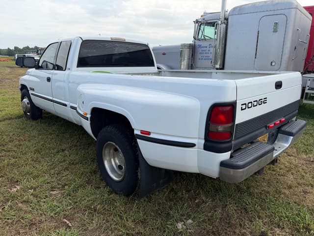 Image of Dodge Ram 3500 equipment image 3