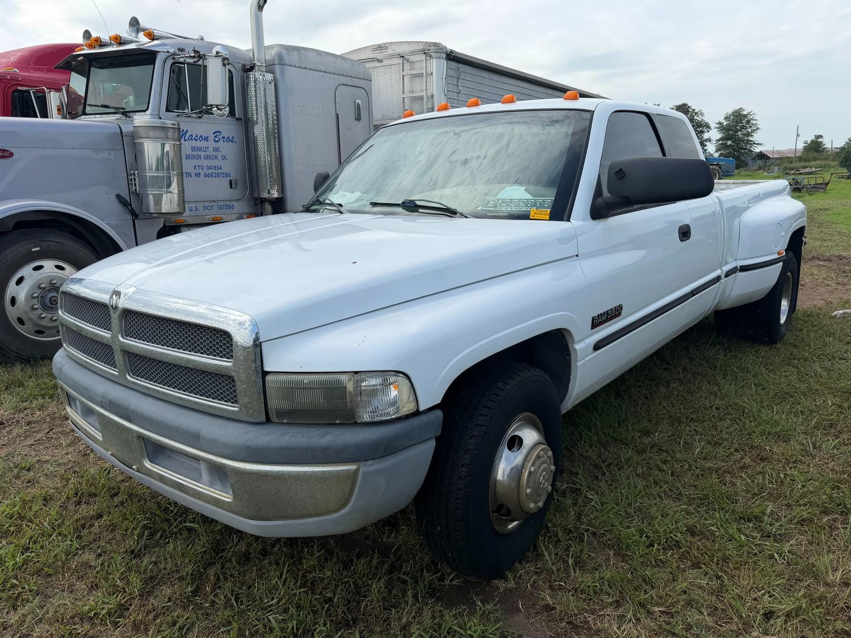 1998 Dodge Ram 3500 Equipment Image0