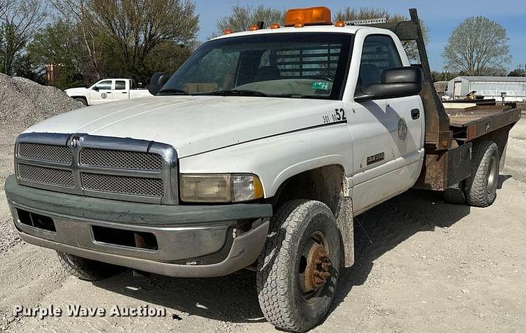 1998 Dodge Ram 3500 Equipment Image0