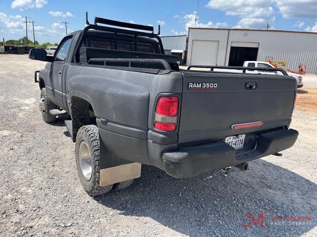 Image of Dodge Ram 3500 equipment image 2