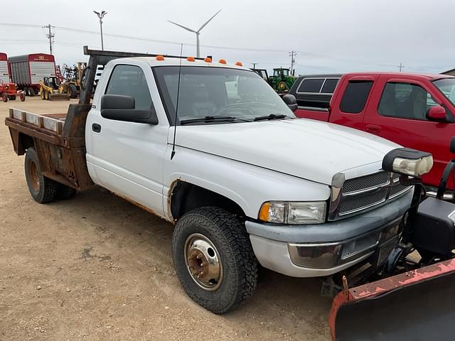Image of Dodge Ram 3500 equipment image 2