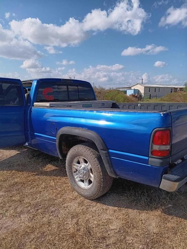 Image of Dodge Ram 2500 equipment image 2