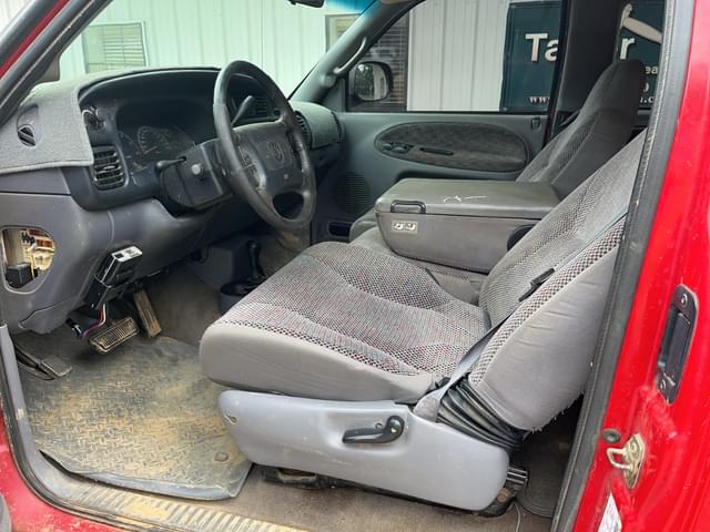 Image of Dodge Ram 1500 equipment image 3