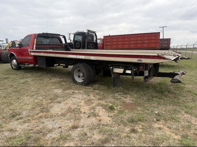 Image of Ford F-550 equipment image 3