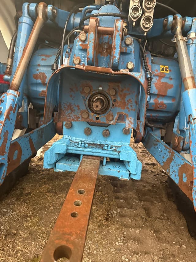 Image of Ford 8340 equipment image 4