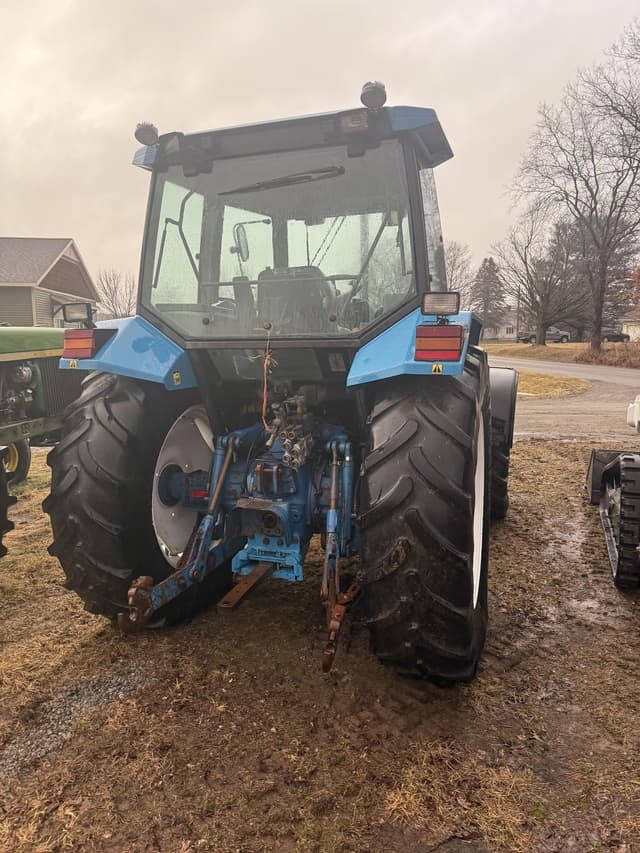 Image of Ford 8340 equipment image 2