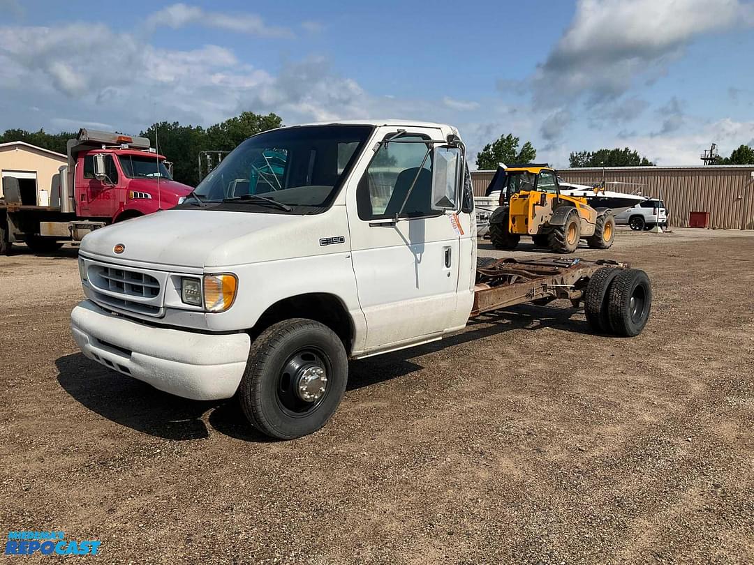 Image of Ford E-350 Primary image