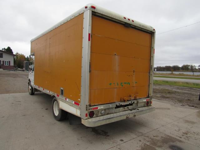 Image of Ford E-350 equipment image 3