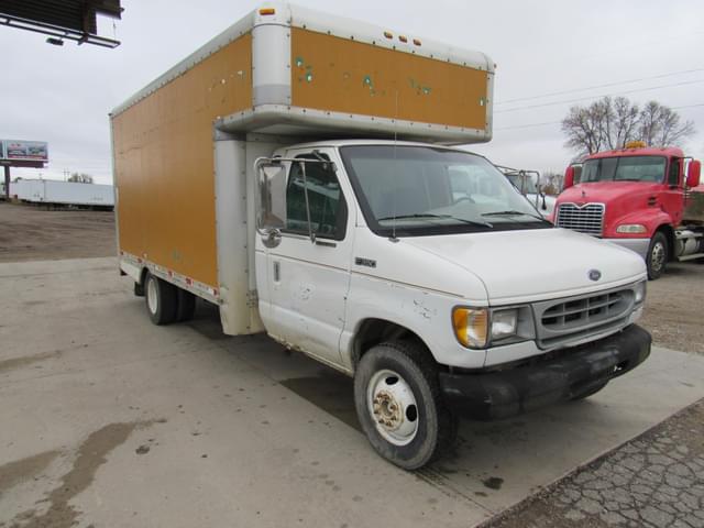 Image of Ford E-350 equipment image 1