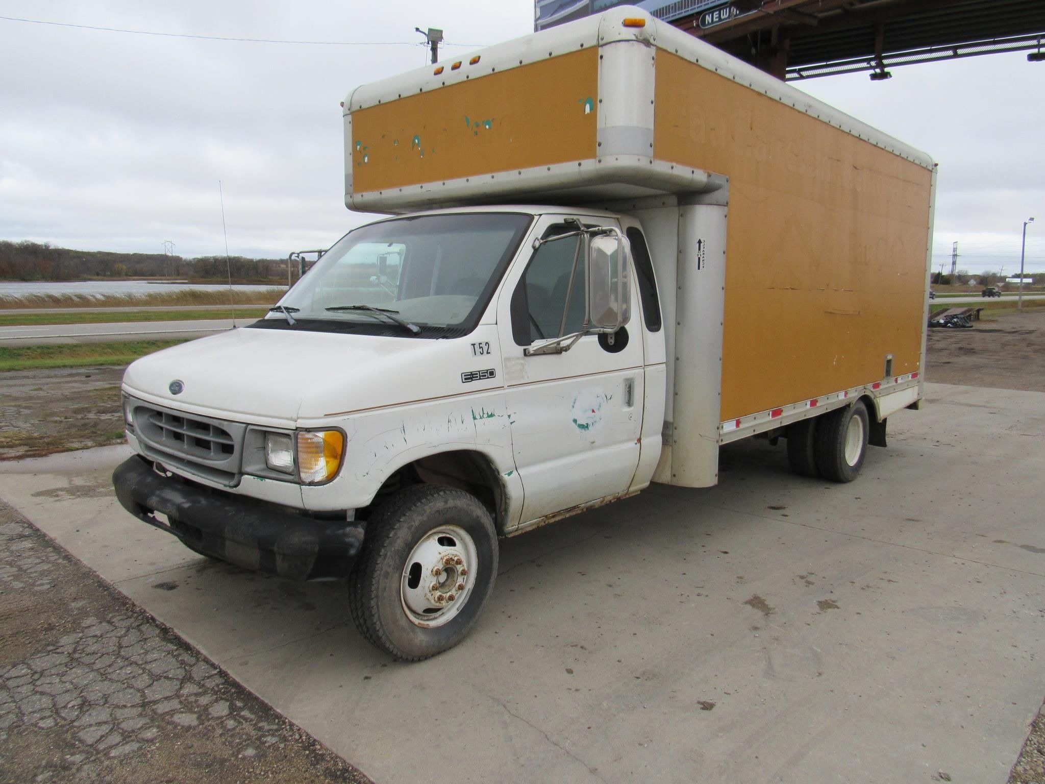 1998 Ford E-350 Equipment Image0