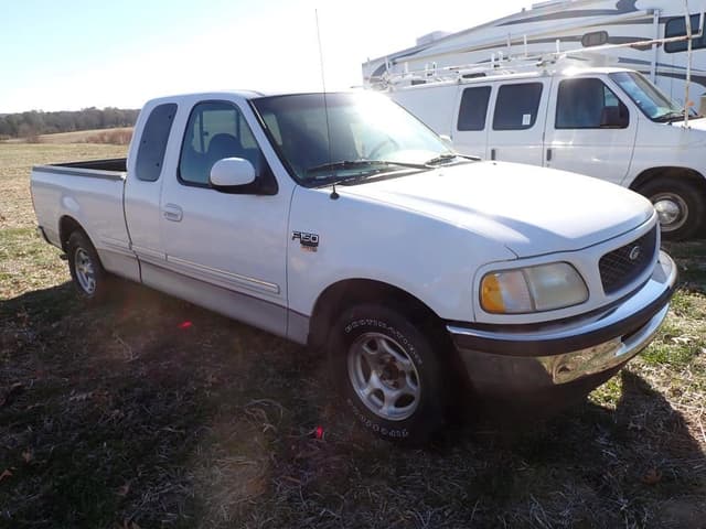 Image of Ford F-150 equipment image 2