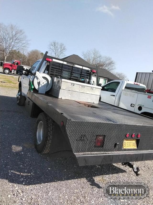 Image of Ford F-350 equipment image 4