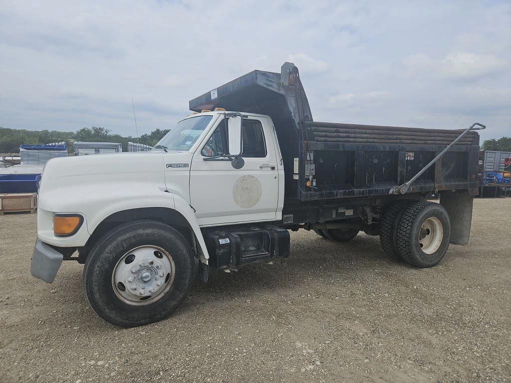 Image of Ford F-700 Primary image