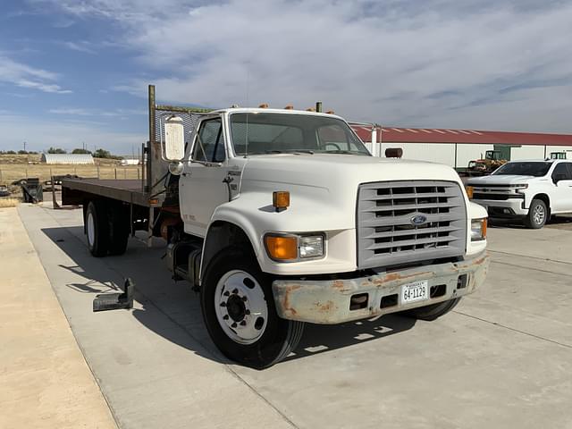 Image of Ford F-700 equipment image 3