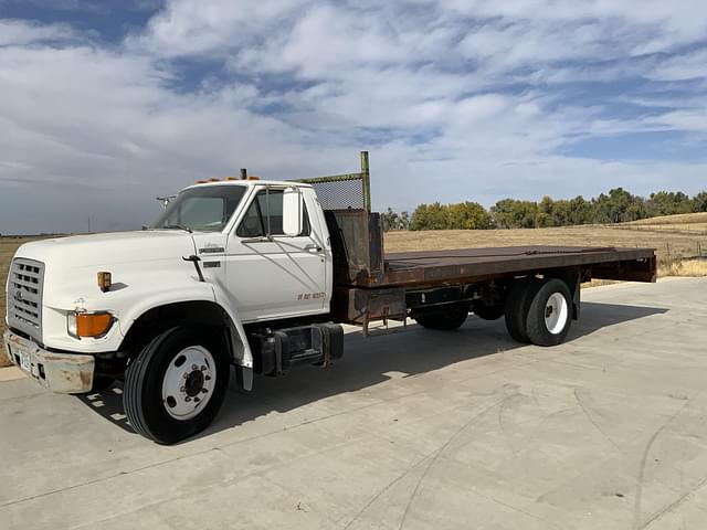 Image of Ford F-700 equipment image 1