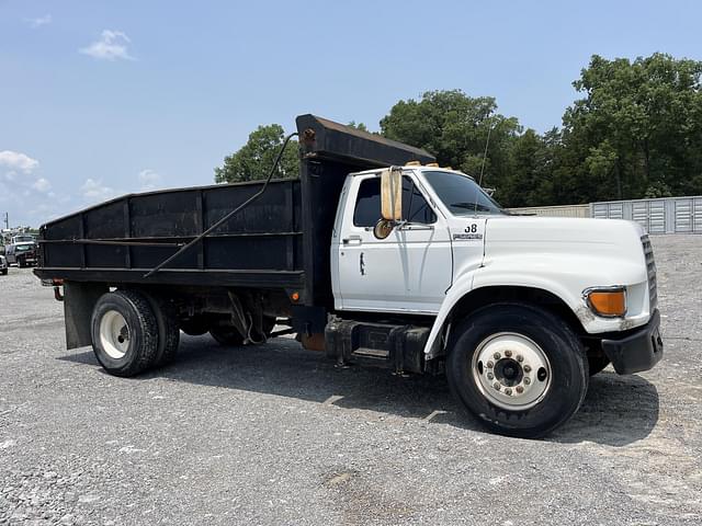 Image of Ford F-800 equipment image 3