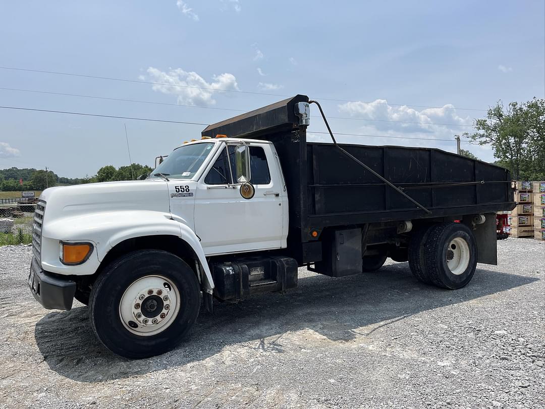 Image of Ford F-800 Primary image