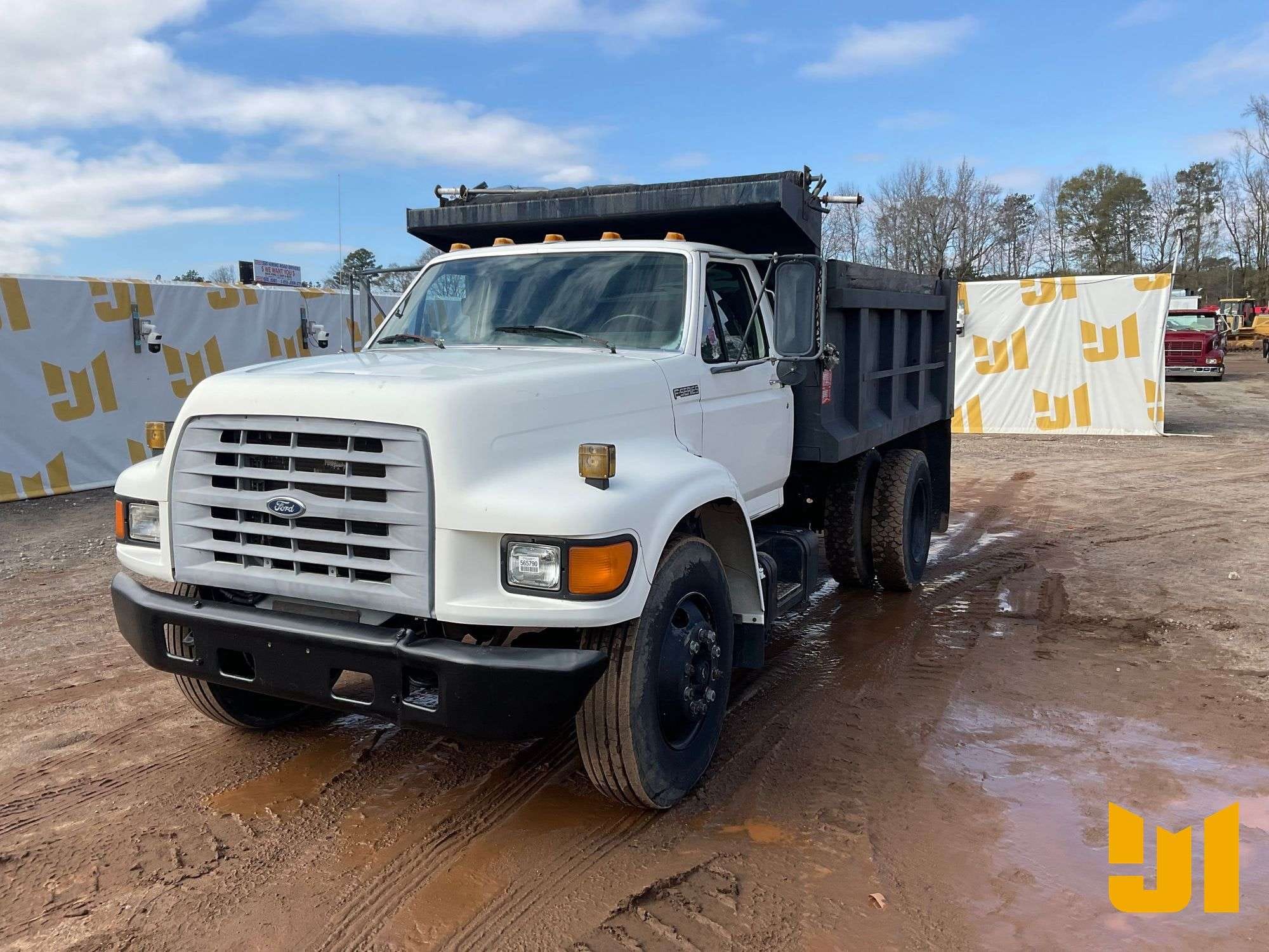 1998 Ford F-800 Equipment Image0