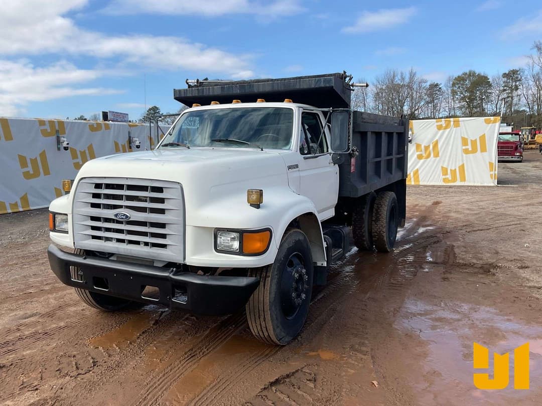 Image of Ford F-800 Primary image