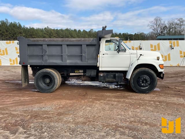Image of Ford F-800 equipment image 3