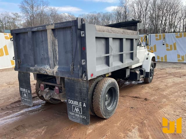 Image of Ford F-800 equipment image 4