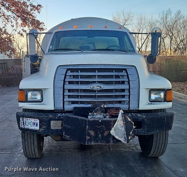 Image of Ford F-800 equipment image 1