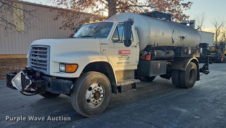 1998 Ford F-800 Equipment Image0