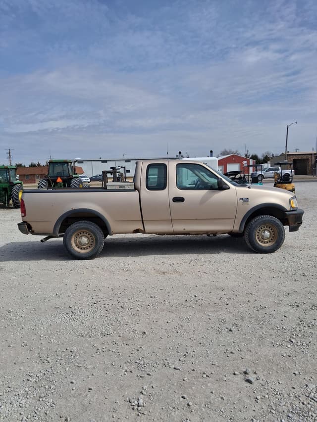 Image of Ford F-150 equipment image 1