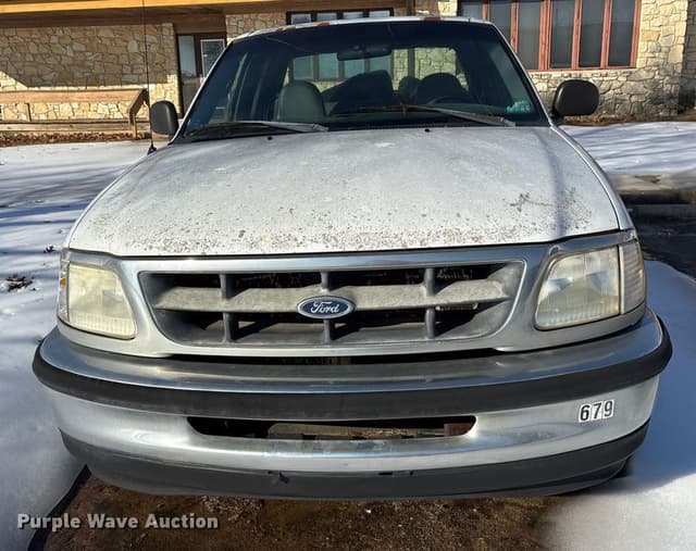 Image of Ford F-150 equipment image 1