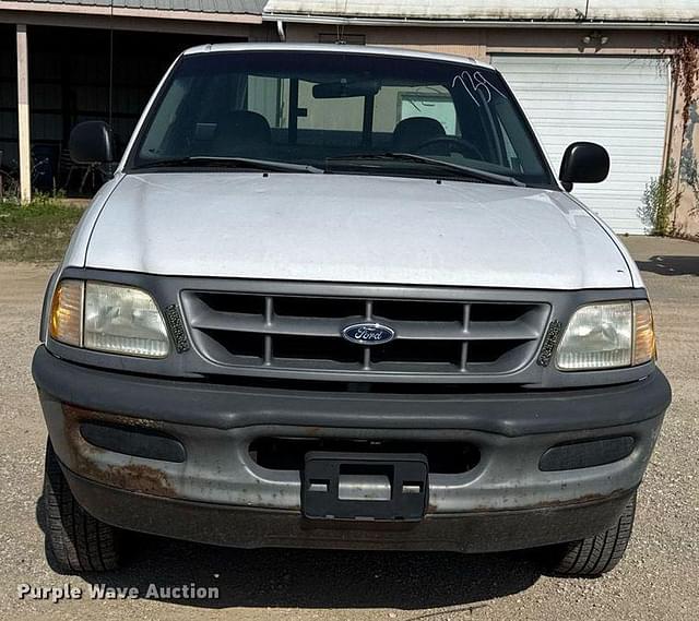 Image of Ford F-150 equipment image 1