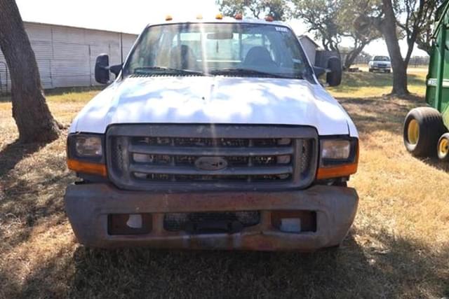 Image of Ford F-350 equipment image 2