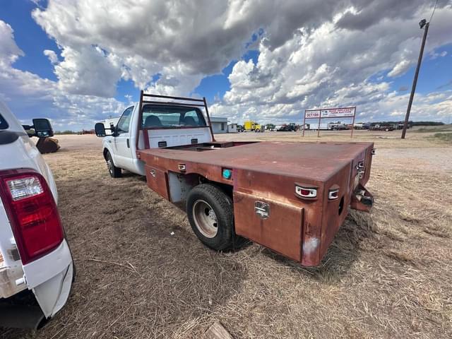 Image of Ford F-350 equipment image 3