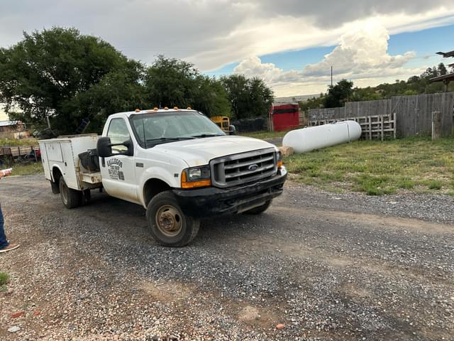 Image of Ford F-350 equipment image 1