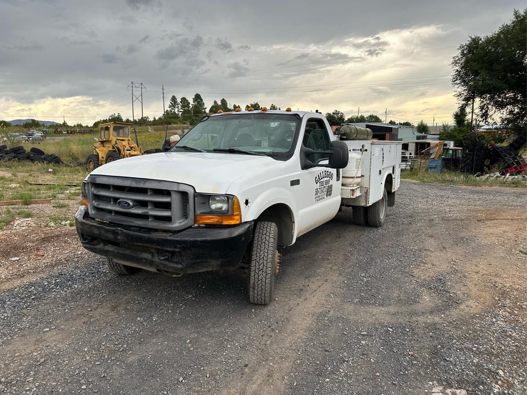 Image of Ford F-350 Primary image