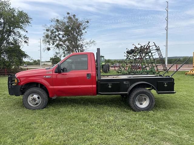 Image of Ford F-350 equipment image 1