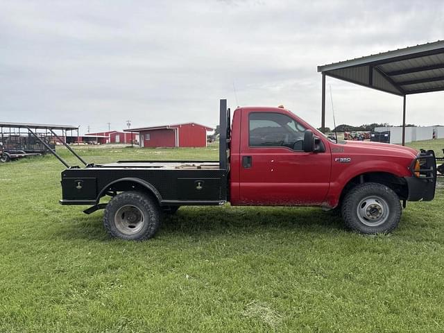 Image of Ford F-350 equipment image 4