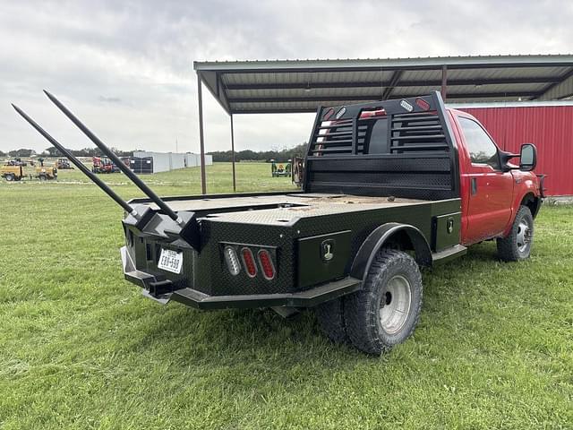 Image of Ford F-350 equipment image 3