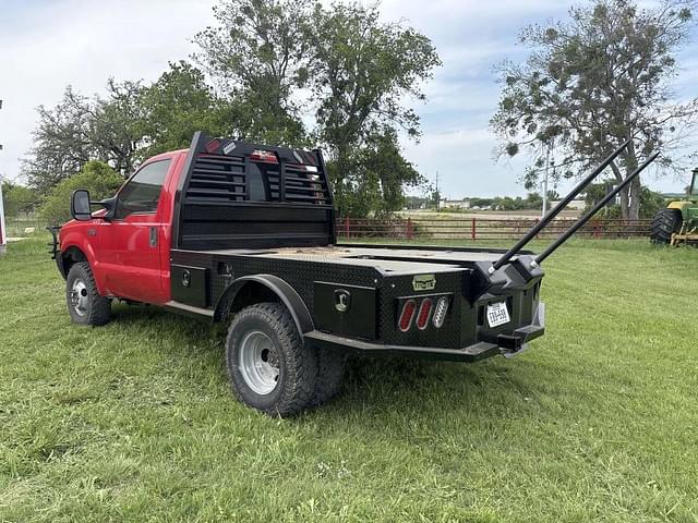 Image of Ford F-350 equipment image 2