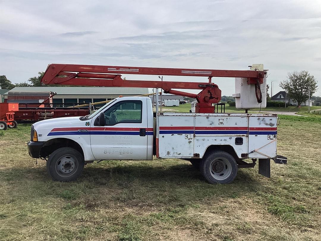 Image of Ford F-450 Primary image