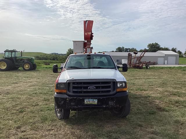 Image of Ford F-450 equipment image 2