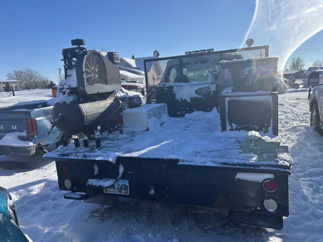 Image of Ford F-450 equipment image 4