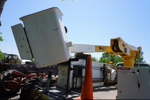 Image of Ford F-550 equipment image 3